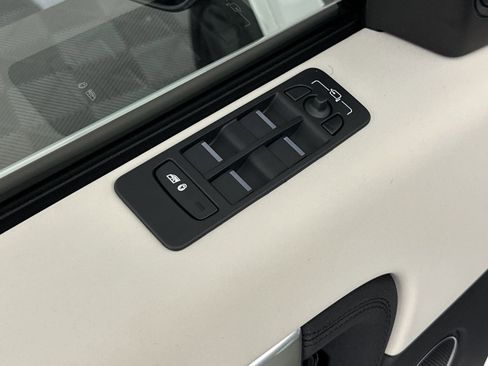 Used 2024 Land Rover Discovery Sport S image 9