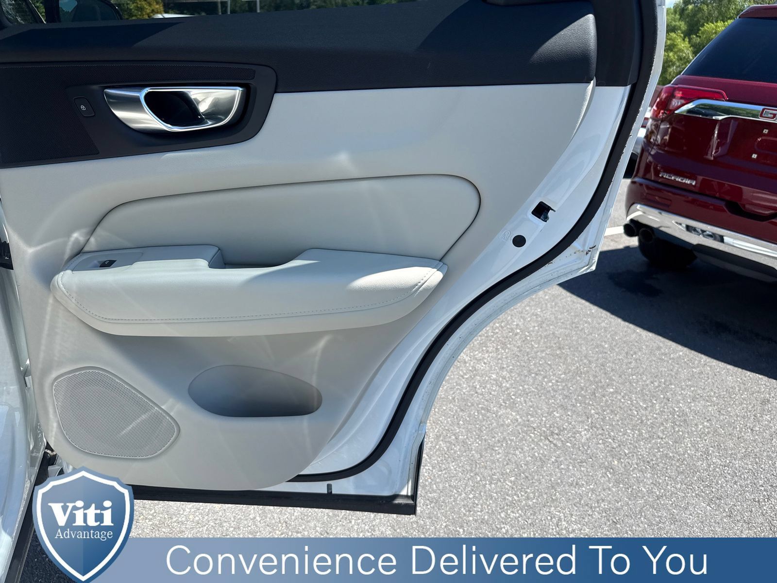 Certified 2025 Volvo XC60 T8 Plus w/ Climate Package AWD/4WD image 23