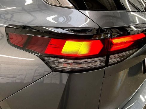 New 2026 Volkswagen Tiguan SE image 25