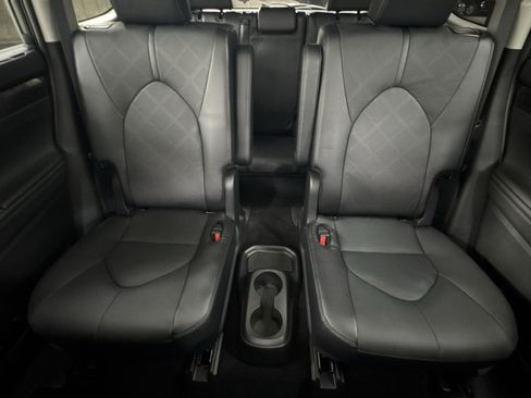 Used 2025 Toyota Highlander Platinum AWD/4WD image 15