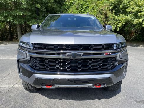 Used 2022 Chevrolet Tahoe Z71 w/ Luxury Package AWD/4WD image 3