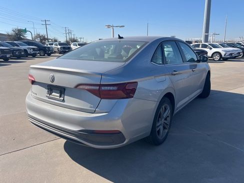 Used 2024 Volkswagen Jetta SE image 3