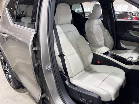 Used 2020 Volvo XC40 T4 Inscription image 61