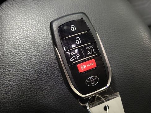 Used 2023 Toyota RAV4 SE AWD/4WD image 15