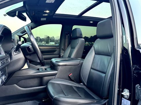 Used 2022 Chevrolet Suburban LT image 3