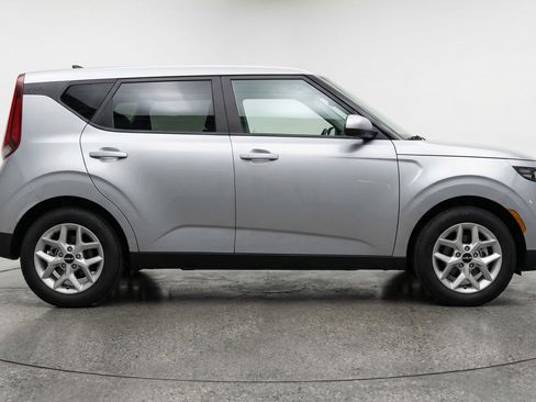 Used 2025 Kia Soul LX w/ LX Technology Package image 11