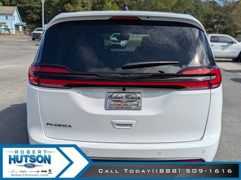 New 2026 Chrysler Pacifica Select image 7