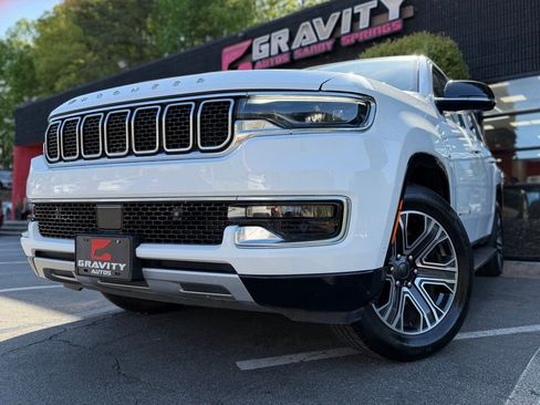 Used 2024 Jeep Wagoneer Series II w/ Flexible Seating Group image 2