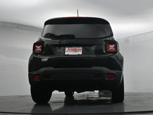 Used 2017 Jeep Renegade Altitude FWD image 35