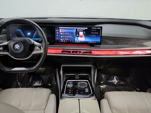 Used 2023 BMW i7 xDrive60 w/ Executive Package 2 AWD/4WD image 21