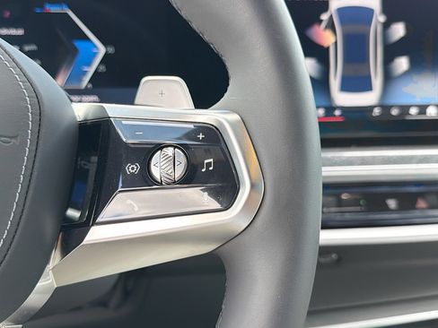 Used 2025 BMW 750e xDrive w/ Executive Package image 37