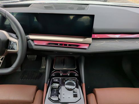 Certified 2025 BMW 550e xDrive 550e xDrive w/ Executive Package image 34