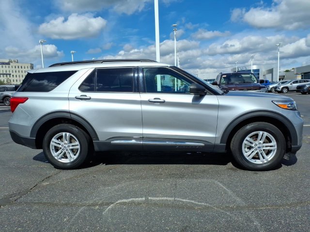 Used 2023 Ford Explorer XLT AWD/4WD image 11