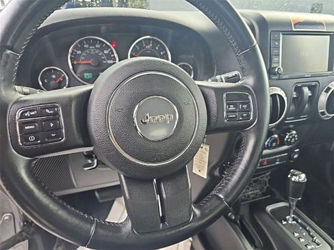 Used 2015 Jeep Wrangler Rubicon w/ Power Convenience Group image 10