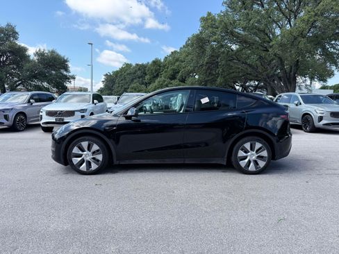 Used 2024 Tesla Model Y Long Range AWD/4WD image 3