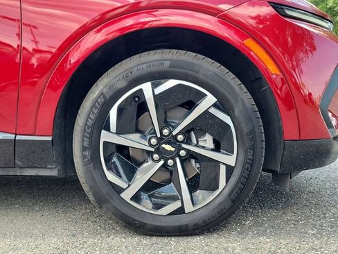 Certified 2025 Chevrolet Equinox EV LT w/ Convenience Package FWD image 6