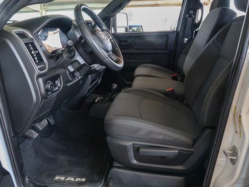 Used 2024 RAM 2500 Tradesman w/ Chrome Appearance Group AWD/4WD image 12
