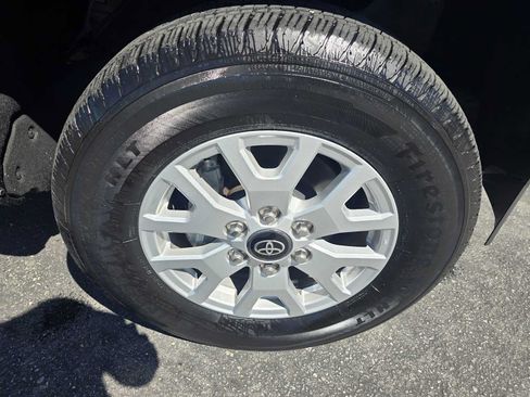Used 2024 Toyota Tacoma SR5 AWD/4WD image 9