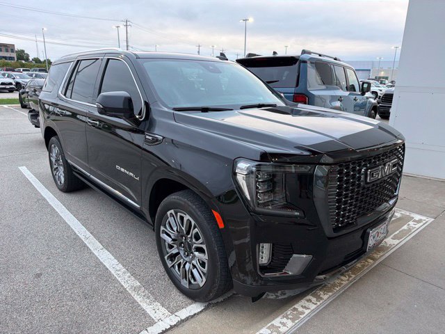 Used 2024 GMC Yukon Denali Ultimate AWD/4WD image 3