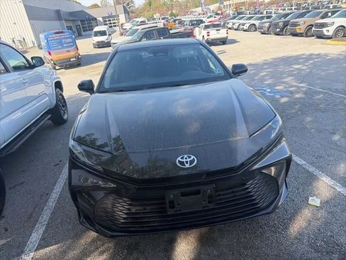 Used 2025 Toyota Camry LE image 2
