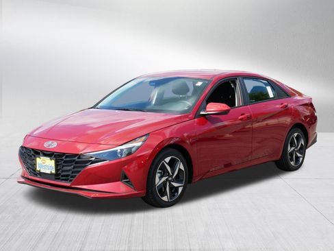 Used 2023 Hyundai Elantra SEL w/ Convenience Package FWD image 3