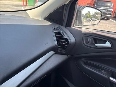 Used 2017 Ford Escape SE FWD image 17