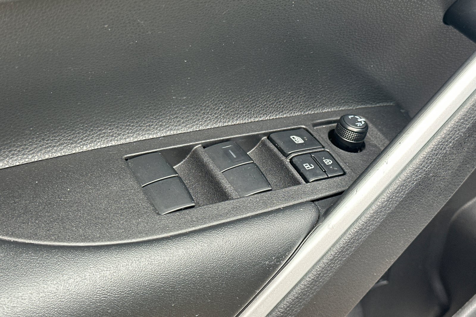 Certified 2025 Toyota Corolla Cross LE FWD image 14