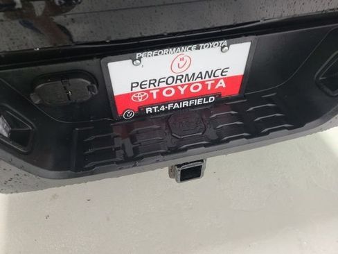 Certified 2018 Toyota Tacoma SR5 AWD/4WD image 35