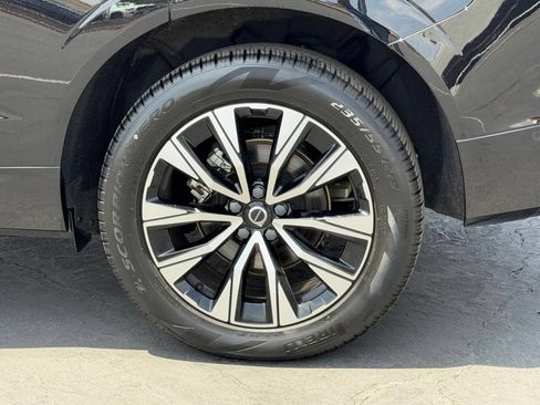 Used 2025 Volvo XC60 B5 Plus AWD/4WD image 18