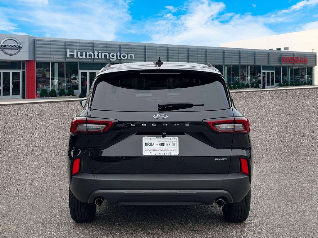 Used 2025 Ford Escape ST-Line Select AWD/4WD image 7