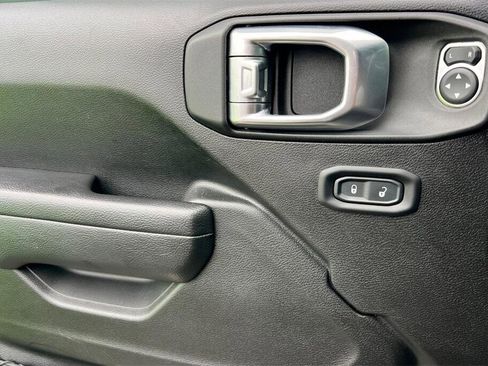 Used 2022 Jeep Wrangler Unlimited Sport image 11