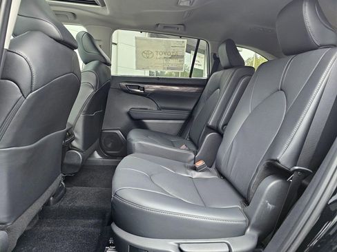 New 2026 Toyota Highlander Limited AWD/4WD image 17