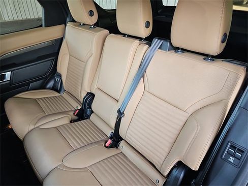Used 2024 Land Rover Discovery Metropolitan Edition image 16