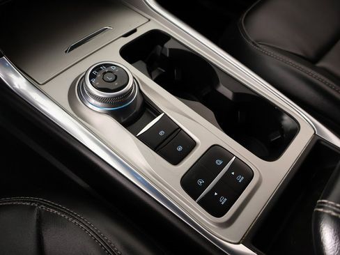 Used 2023 Ford Explorer XLT w/ Equipment Group 202A image 8