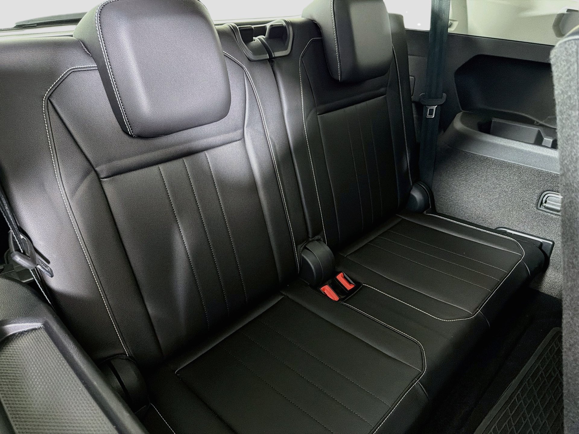 Used 2022 Volkswagen Tiguan SE w/ Panoramic Sunroof Package FWD image 27