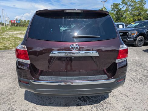 Used 2012 Toyota Highlander FWD w/ Cold Weather Pkg image 5