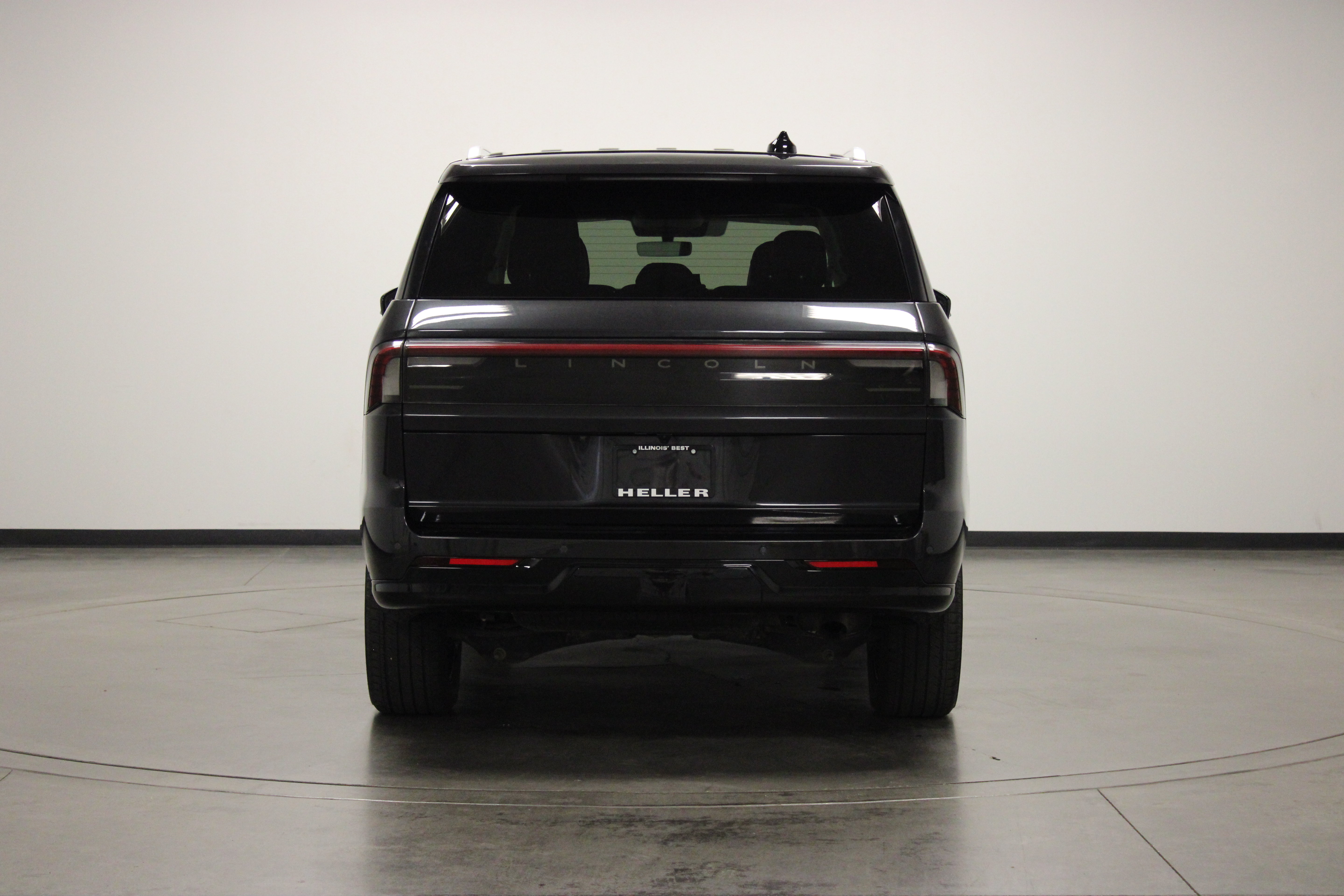 Used 2025 Lincoln Navigator Reserve AWD/4WD image 7