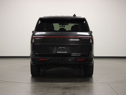 Used 2025 Lincoln Navigator Reserve AWD/4WD image 7