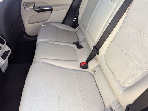 Used 2024 Mercedes-Benz GLC 300 4MATIC image 15