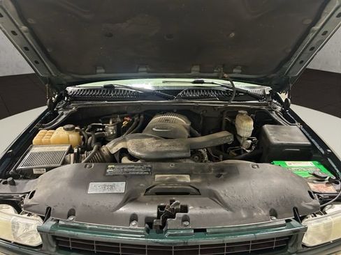 Used 2004 Chevrolet Suburban Z71 w/ Preferred Equipment Group AWD/4WD image 27