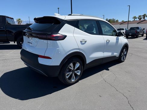 Used 2022 Chevrolet Bolt EUV LT w/ Convenience Package image 3