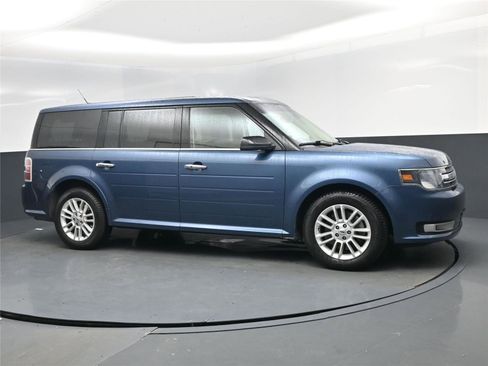 Used 2019 Ford Flex SEL image 2