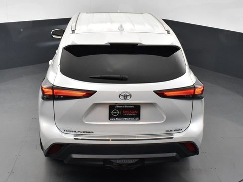 Used 2022 Toyota Highlander XLE image 23