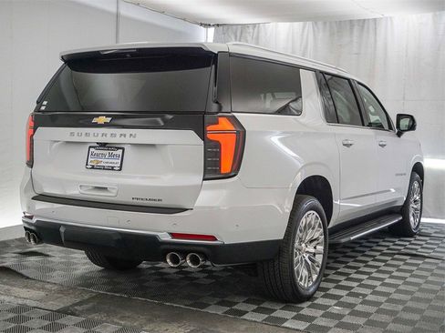 New 2025 Chevrolet Suburban Premier image 8