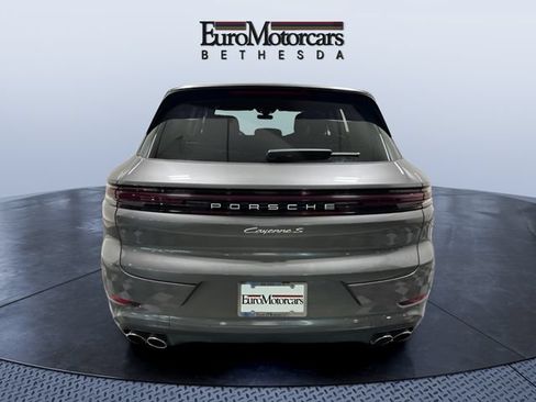 Used 2025 Porsche Cayenne S AWD/4WD image 4