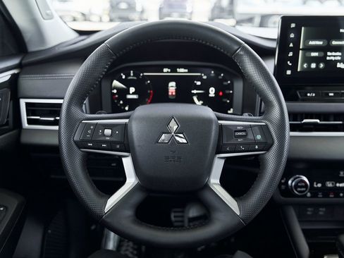 Used 2025 Mitsubishi Outlander SEL image 34