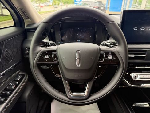 Used 2025 Lincoln Corsair AWD image 17