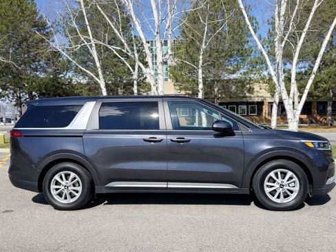 Used 2024 Kia Carnival LX image 5