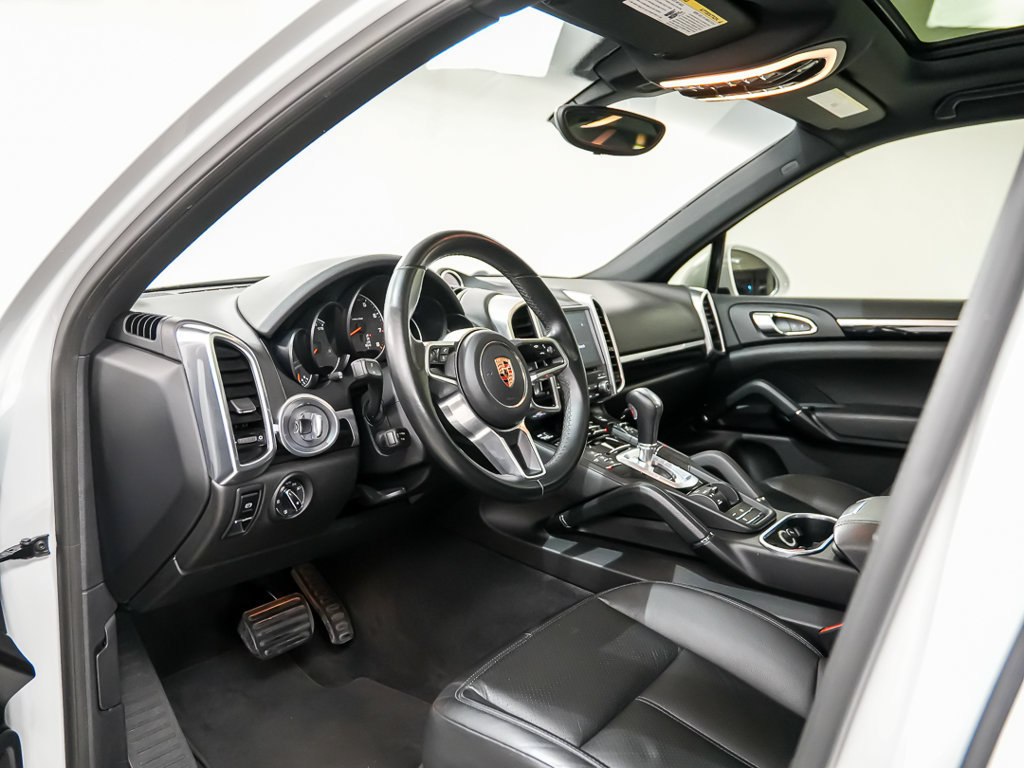 Used 2018 Porsche Cayenne AWD/4WD image 4