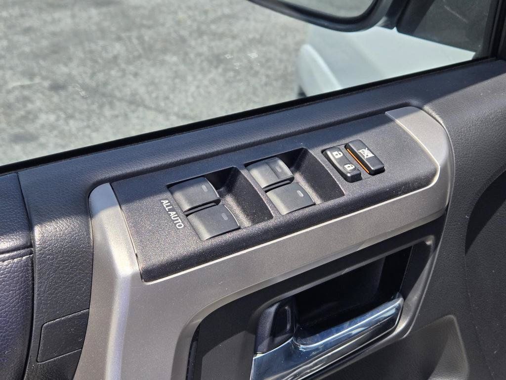 Used 2018 Toyota 4Runner SR5 AWD/4WD image 14